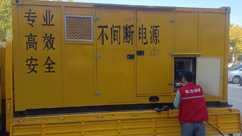 神池柴油发电机组和UPS电源配合使用时，如何避免切换过程中的电力中断？